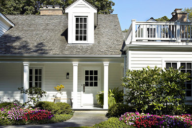Country home design photo in San Francisco