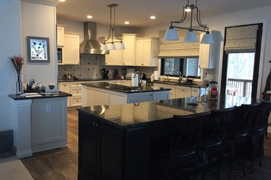 Example of a transitional kitchen design in Detroit