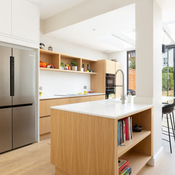 Modern Elegance Meets Oak Warmth Handleless Flat Slab Shaker Kitchen