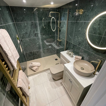 Transitional Style Ensuite in Greens Norton