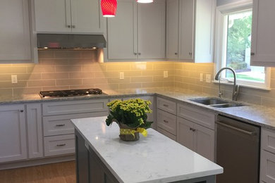 Example of a kitchen design in Kansas City