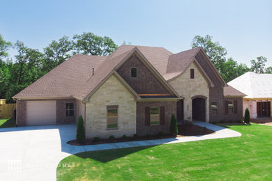 Example of a country exterior home design in Little Rock