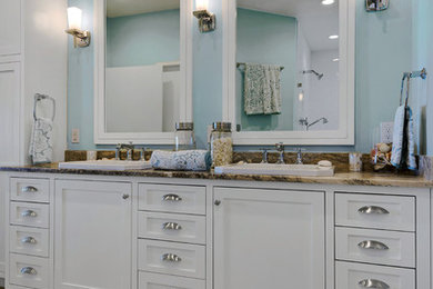 Inspiration for a timeless bathroom remodel in Miami