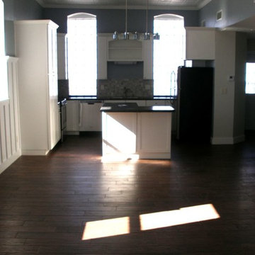 Upstairs Upscale Apartment