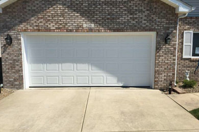 Elegant garage photo in Chicago