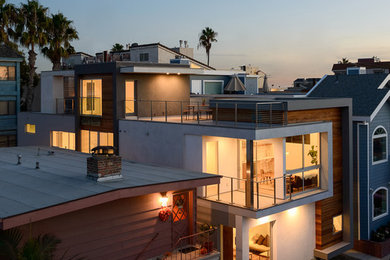 Inspiration for a contemporary exterior home remodel in Los Angeles