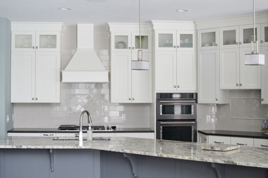 Example of a kitchen design in Grand Rapids