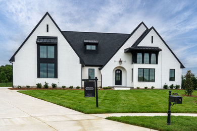 Example of an exterior home design in Cincinnati