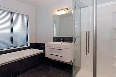 Photo of a contemporary bathroom in Christchurch.