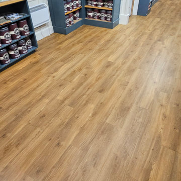 Amtico Spacia Tradional Oak wide plank in Stripwood Laying Pattern