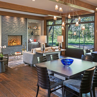 ミルウォーキーの巨大なトラディショナルスタイルのLDKの画像 (無垢フローリング、標準型暖炉、石材の暖炉まわり、グレーの壁)
