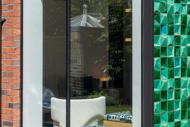 Photo of a contemporary garden in London.