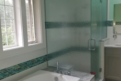 Example of a bathroom design in Seattle