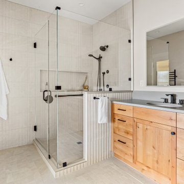 SOPHISTICATED UNDERSTATED BATHROOM
