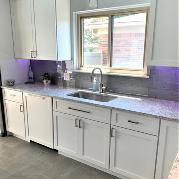 Starmark Kitchen in Maple Bridgeport White