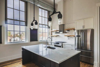 Elegant kitchen photo in Chicago