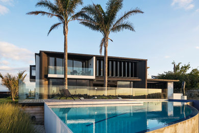 This is an example of a contemporary pool in Auckland.