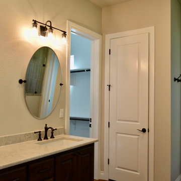 Farmhouse: 3,153 ft²/4 bd/3 bth/2ST