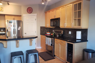 Kitchen - kitchen idea in Calgary