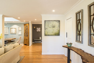 Example of a transitional entryway design in San Francisco