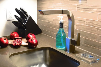 Example of a trendy kitchen design in Toronto