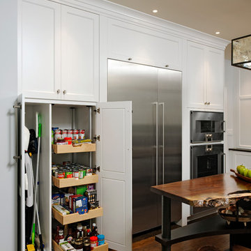 Rustic Modern Kitchen in Steel and Wood