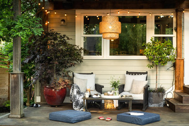 This is an example of a transitional porch design in Seattle.