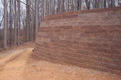 Photo of a traditional landscaping in Richmond.