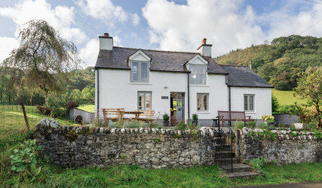 Houzz Tour: An Old Welsh Cottage Gets a Sensitive Renovation