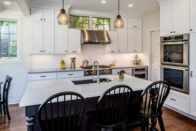 Example of a transitional kitchen design in Chicago