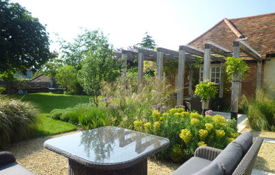 Tour a 4-Season English Garden Designed for Outdoor Living