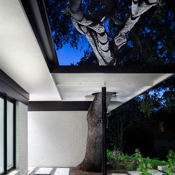 Three-Courts Residence