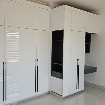L-Shaped Corner Custom Wardrobe with Accent Open Shelving