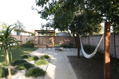 Inspiration for a contemporary landscaping in Orange County.