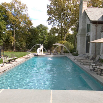 Highland Park, IL Swimming Pool and Raised Water Wall