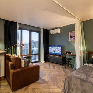 Réalisation d'une salle à manger ouverte sur la cuisine nordique de taille moyenne avec un mur vert, un sol en vinyl et un sol marron.