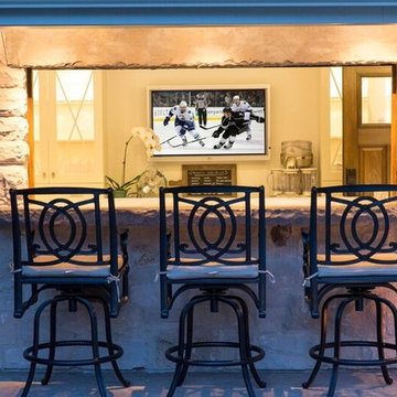 Poolside Entertainment Bar