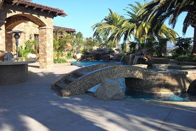 Example of a trendy pool design in San Diego