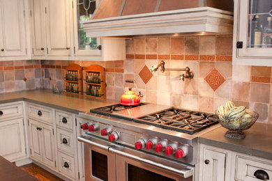 Example of a classic kitchen design in Philadelphia