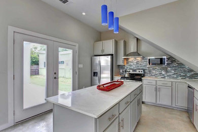 Kitchen - traditional kitchen idea in Austin