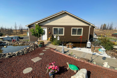 Mid-sized trendy brown two-story wood gable roof photo in Seattle with a shingle roof