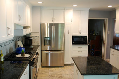 Example of a transitional kitchen design in Sacramento