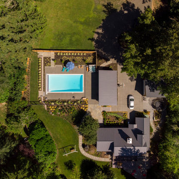 Battle Point Pool House