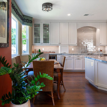 Kitchen Combines Cool & Warm Color Palette
