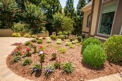 Inspiration for a traditional landscaping in Charlotte.