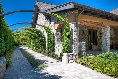 Design ideas for a traditional landscaping in Vancouver.
