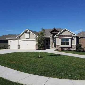 Reverse 1.5 Story home in Stone Canyon, Blue Springs, MO (6SC)