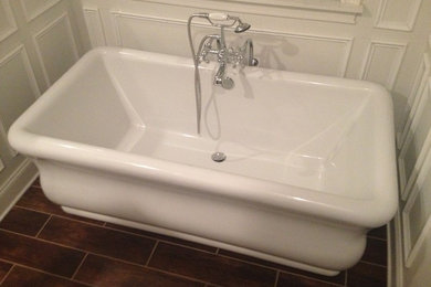 Freestanding bathtub - traditional freestanding bathtub idea in Philadelphia with white walls