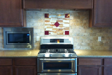 Example of a classic kitchen design in Las Vegas