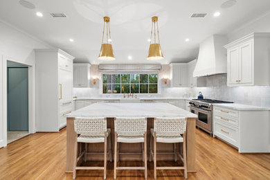 Kitchen - kitchen idea in Houston